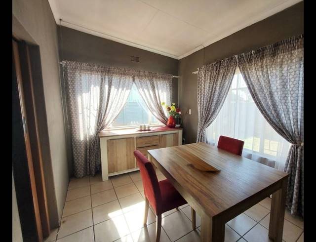 3 BEDROOM HOUSE TO LET IN THREE RIVERS